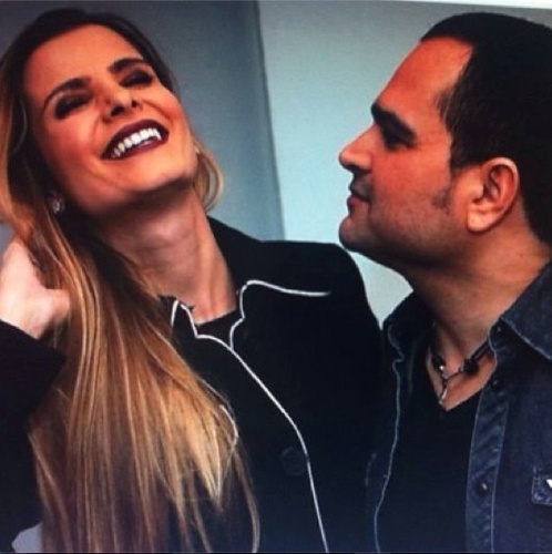16.out.2013 - Flávia Camargo, mulher do cantor Luciano, da dupla com Zezé, comemorou os dez anos de casamento com uma declaração no Instagram