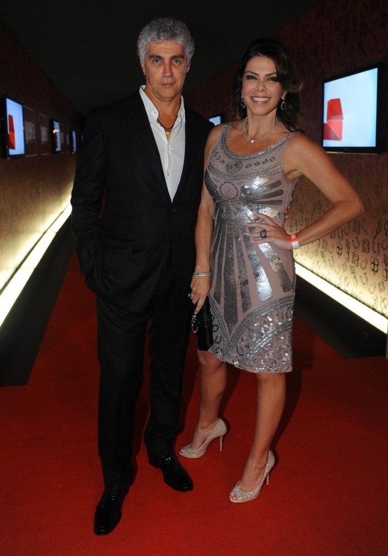 16.out.2013 - Gisele Fraga com o namorado no evento de comemoração do aniversário de 13 anos da revista Quem em São Paulo