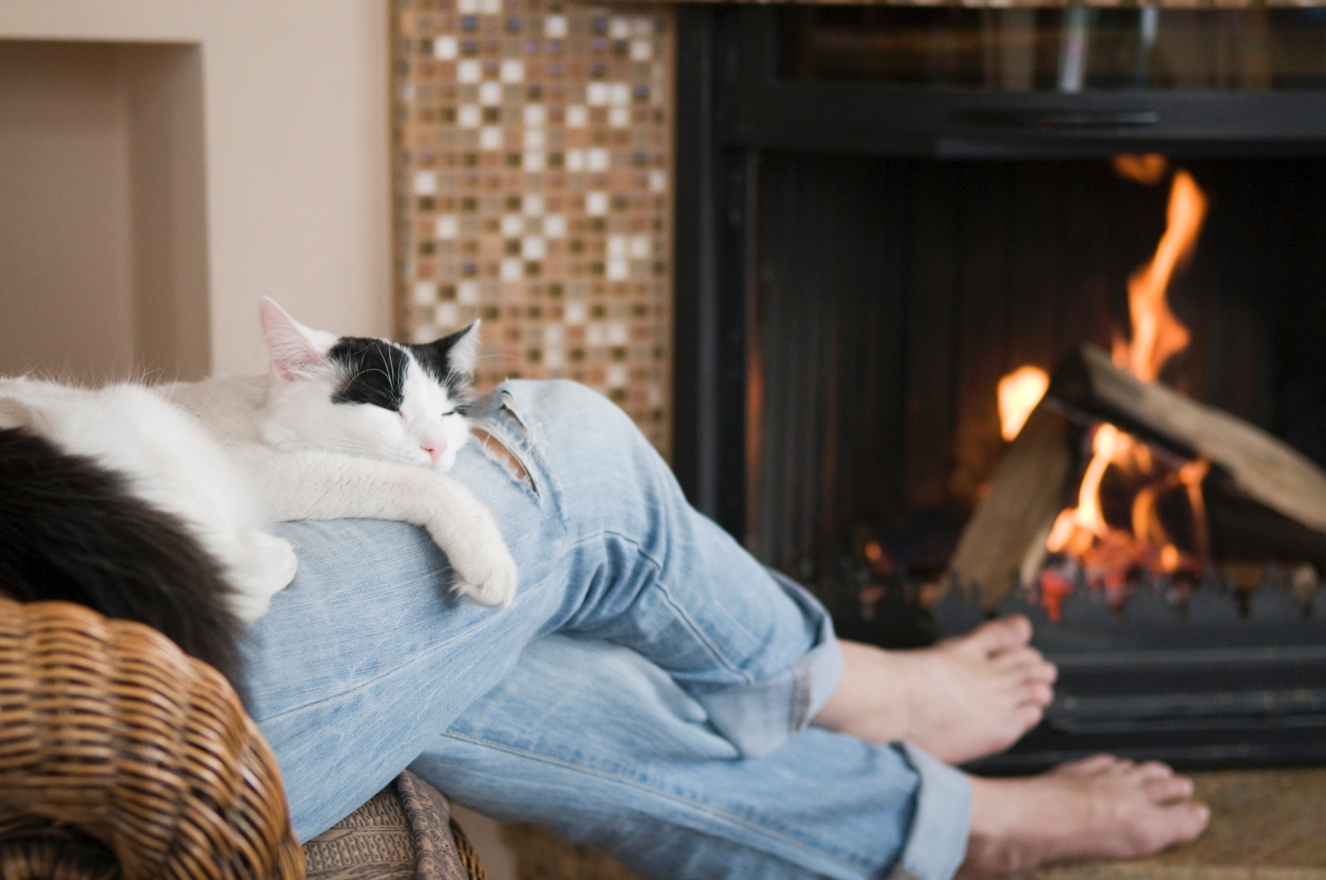 Planeje umas férias em casa. Não precisa gastar dinheiro nem ir para longe para relaxar e passar uns dias diferentes. Fique em casa e redescubra a sua região, visite museus e parques. Fuja da rotina, mas em casa. - Getty Images