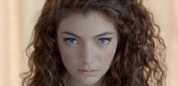Imagem da cantora pop neozelandesa Lorde em clipe de "Royals" - Reprodução