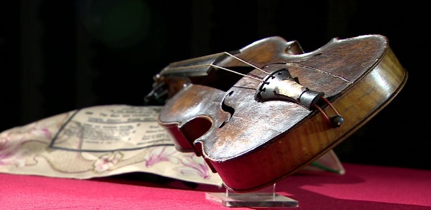 Violino encontrado com naufrágio do Titanic - BBC