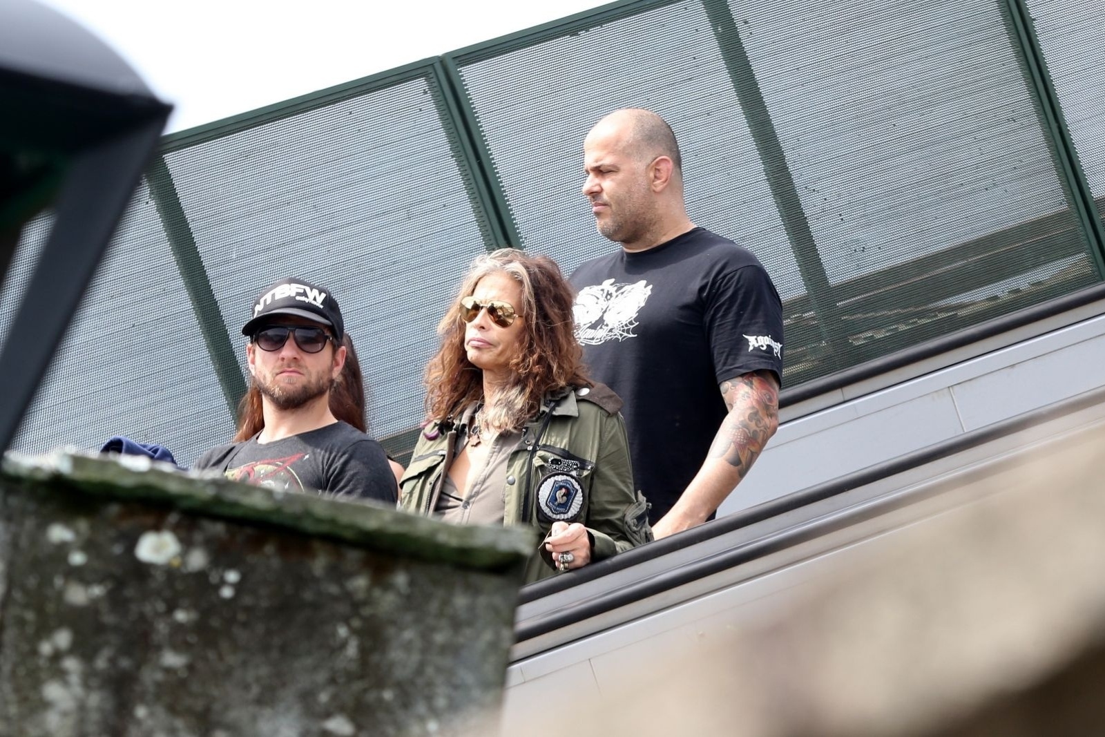 18.out.2013 - Steven Tyler, vocalista do Aerosmith, visitou o Cristo Redentor, ponto turístico do Rio. O cantor se apresenta nesta sexta na cidade