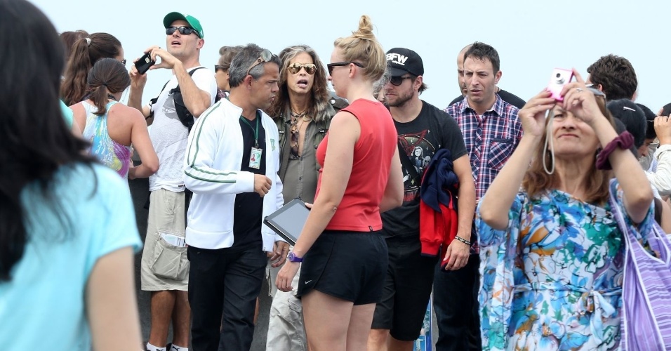 18.out.2013 - Steven Tyler, vocalista do Aerosmith, visitou o Cristo Redentor, ponto turístico do Rio. O cantor se apresenta nesta sexta na cidade