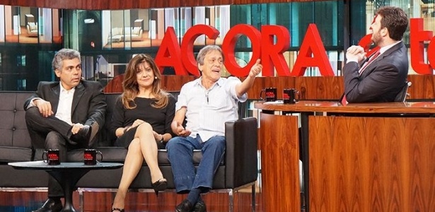 Os dubladores Garcia Júnior, Cecília Lemes e Nelson Machado com o apresentador Danilo Gentili no "Agora É Tarde"