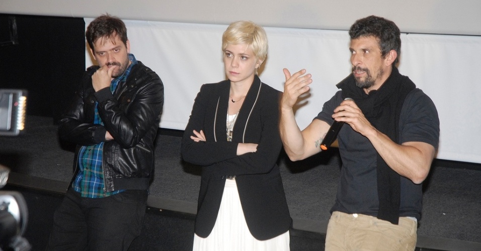 19.out.2013 - O diretor Fernando Coimbra e os atores Leandra Leal e Milhem Cortaz apresentam a sessão de 