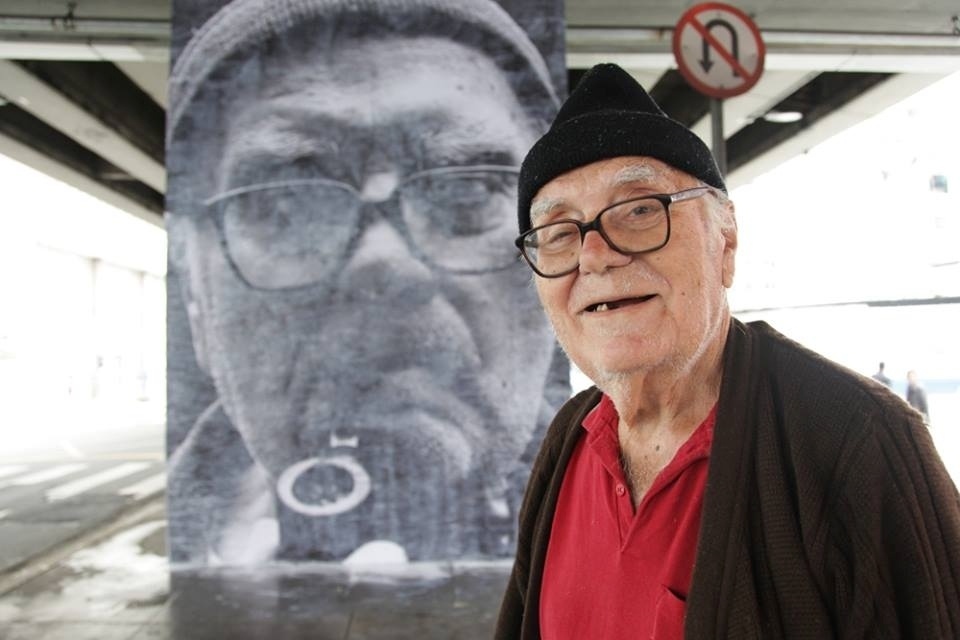 Vinte fotos gigantes de moradores da região do elevado Presidente Costa e Silva, conhecido como Minhocão, na região central de São Paulo, estão sendo espalhadas pela rua Amaral Gurgel e avenida São João. A intervenção faz parte da programação do Foto Espanha, que será realizado neste mês em São Paulo - Reprodução/Facebook