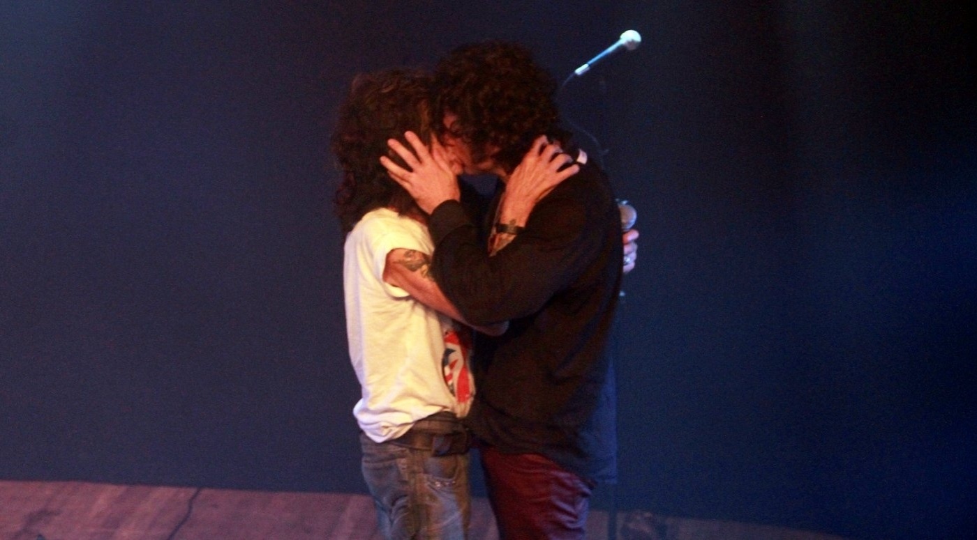 22.out.2013 - O ator Eriberto Leão com o roqueiro Serguei em apresentação do musical "Jim" - sobre o vocalista do grupo The Doors, Jim Morrison - no Teatro Leblon, no Rio de Janeiro - Thyago Andrade/Foto Rio News