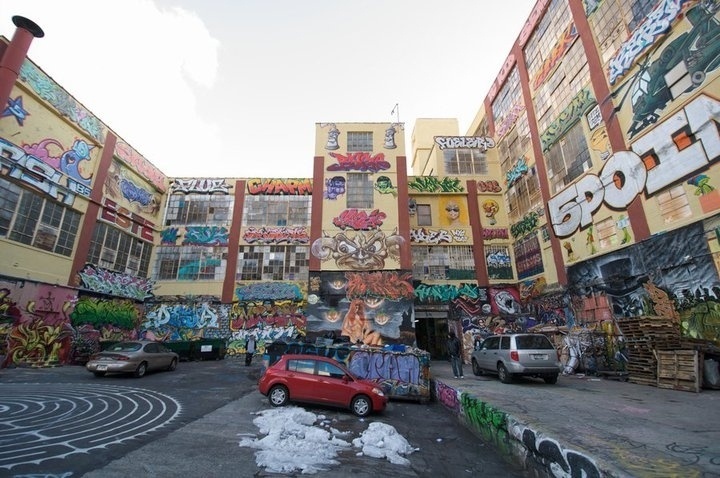 Conjunto de antigas fábricas de Nova York é transformado em "templo do grafite" - Reprodução/Facebook