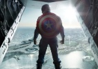 Capitão América aparece prestes a pular de avião em 1º pôster nacional de novo filme - Marvel/Divulgação