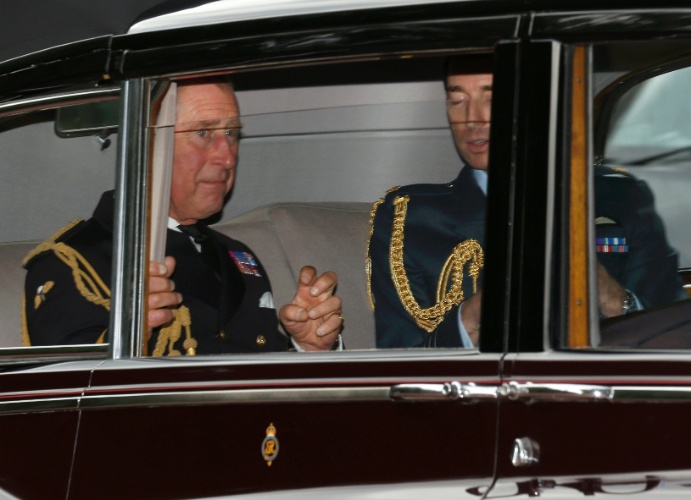 23.out.2013 - O príncipe Charles chega para o batismo do neto, o príncipe George, na capela real do palácio de St.James, em Londres