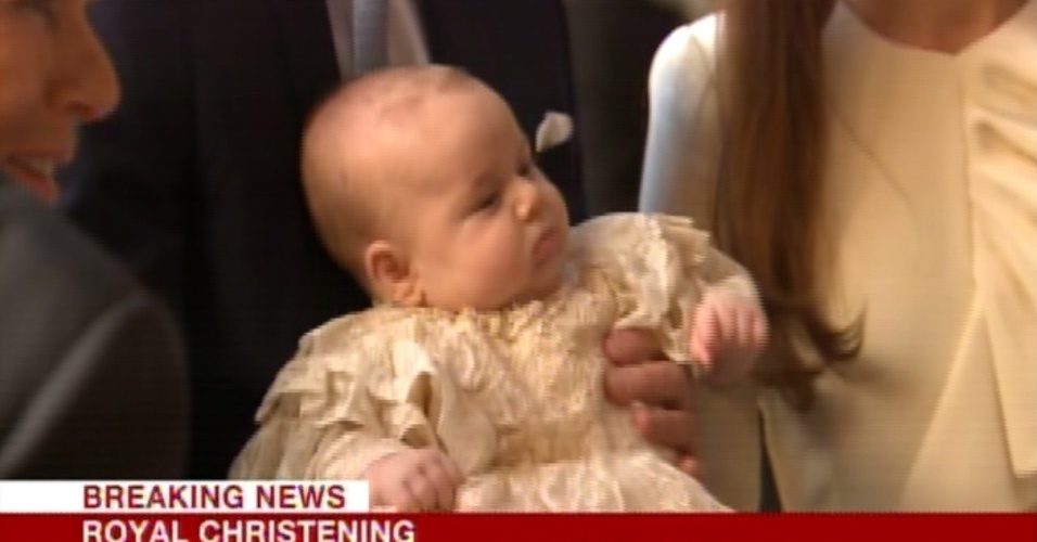 23.out.2013 - Príncipe George é fotografado na capela real do Palácio de St.James para seu batizado