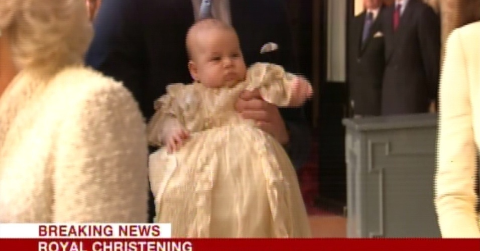 23.out.2013 - Príncipe George é fotografado na capela real do Palácio de St.James para seu batizado