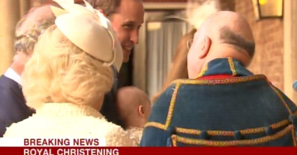 23.out.2013 - Principe William conversa com o archebisco e bispo de Canterbury antes do batizado de seu filho, príncipe George