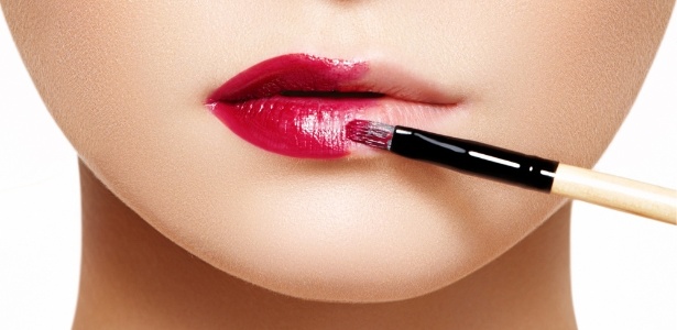 Mulheres entrevistadas afirmam que maquiagem é aliada na hora da conquista - Shutterstock