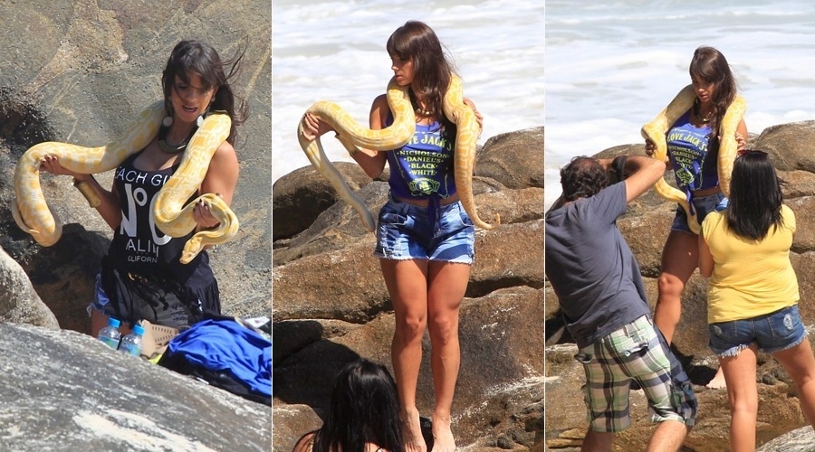 24.out.2013 - A panicat Carol Dias fez um ensaio na praia, no Rio, segurando uma cobra