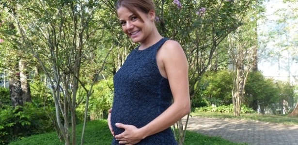 Nívea Stelmann mostra barriga de grávida em ao "TV Xuxa"