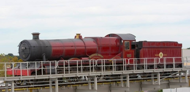 Locomotiva do Hogwarts Express em Orlando tem a mesma aparência da vista nos filmes da série - Divulgação