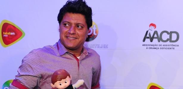 Parente do sertanejo | Uber é multada por negar corrida a irmão cadeirante de Zezé