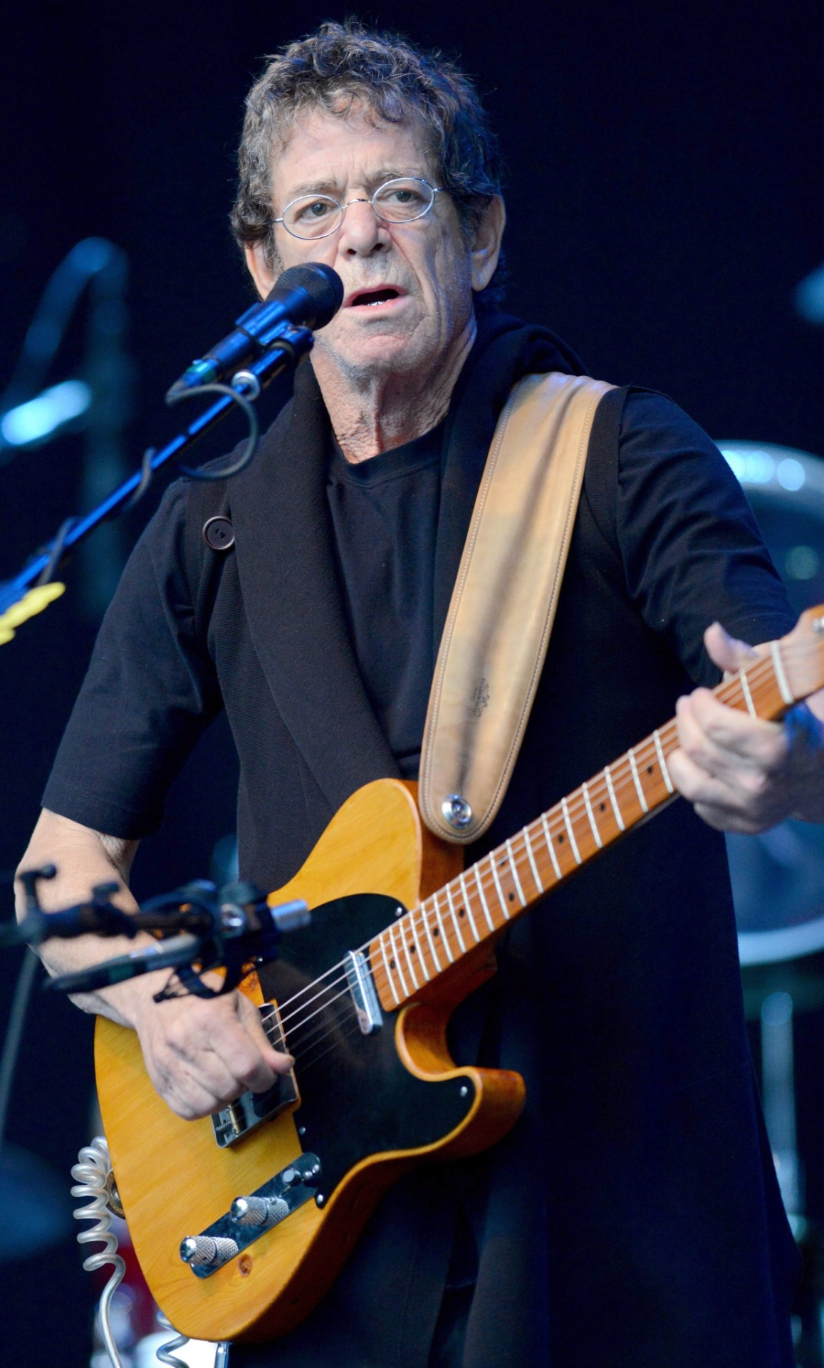 27.out.2013 - Lou Reed se apresentou no palco no Zitadelle Spandau, em Berlim, na Alemanha, em abril de 2012 - EFE