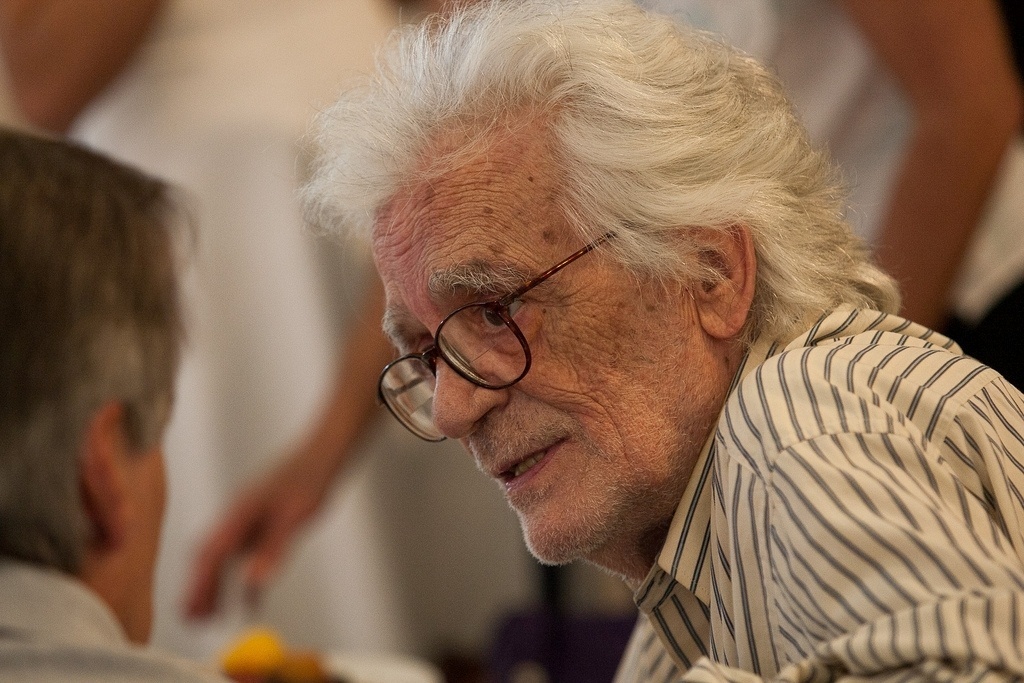 26.out.2013 - O diretor Eduardo Coutinho participa da feijoada promovida pela Mostra de São Paulo na Cinemateca, para convidados do evento e jornalistas - Mario Miranda Filho/Agência Foto/Divulgação