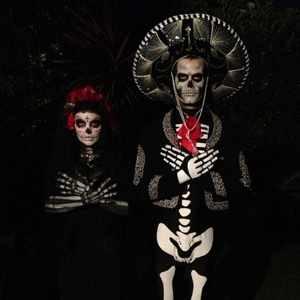 28.out.2013 - Fergie e Josh Duhamel se vestem para as festas de Halloween