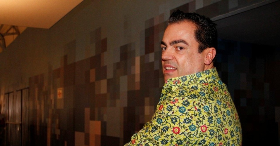28.out.2013 - Marco Antonio di Biaggi prestigiou o primeiro dia de desfiles da edição outono/inverno 2014 do São Paulo Fashion Week, semana de moda paulista