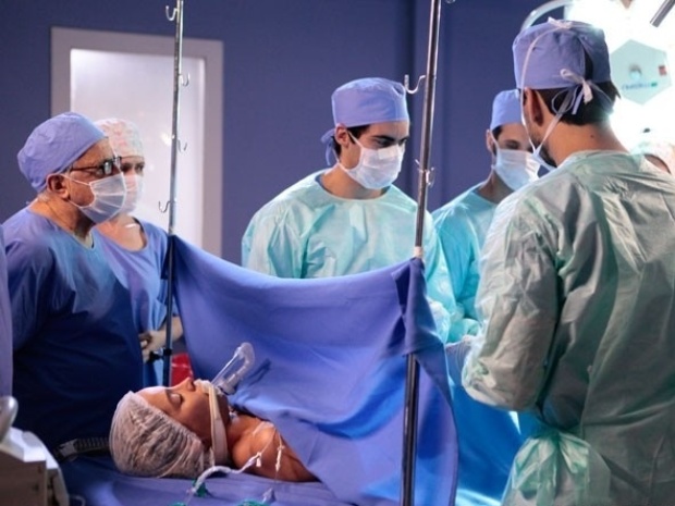 Em "Amor à Vida", Amarilys é atendida às pressas no hospital após acidente