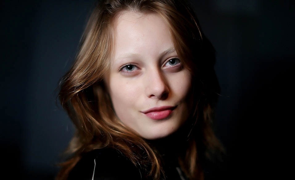 Retrato de Thairine Garcia durante o São Paulo Fashion Week Inverno 2014 - Flávio Florido/UOL