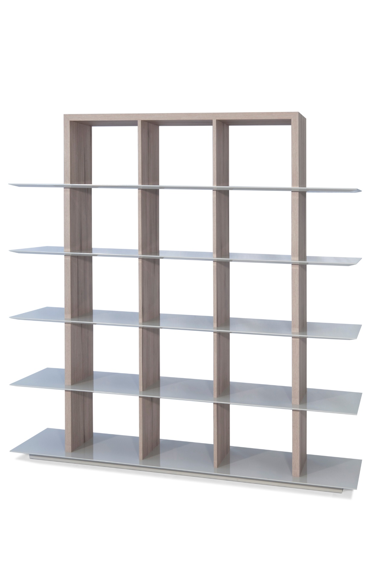 A estante Brado (150 cm por 48 cm por 198 cm) é fabricada em madeira, com acabamento das prateleiras em laca branca. O móvel sai por R$ 10.192,40 na Brentwood (www.brentwood.com.br) I Preços pesquisados em outubro de 2013 e sujeitos a alterações - Divulgação