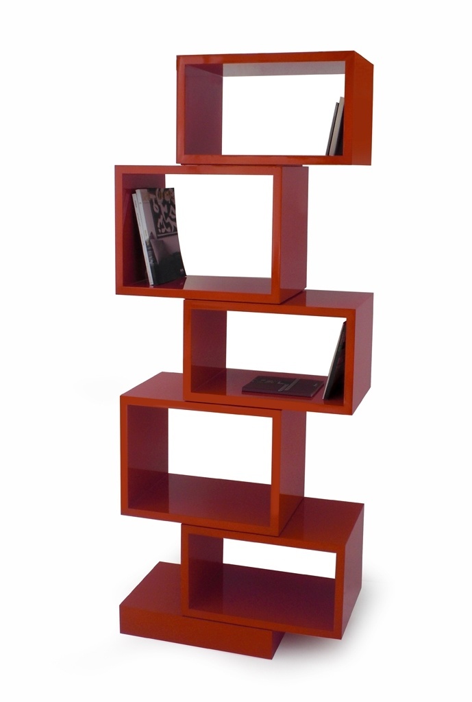 Assinada pela designer Alessandra Delgado, a estante Equis, da Girona Design (www.gironadesign.com.br), pode ser composta por dois ou mais nichos, de mesma cor ou em tonalidades diferentes. O preço sugerido do móvel no tamanho 117 cm por 35 cm por 70 cm é R$ 3.695 I Preços pesquisados em outubro de 2013 e sujeitos a alterações - Divulgação