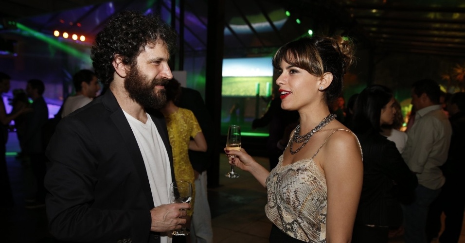 30.out.2013 - Caco Ciocler e Luisa Micheletti na festa de "Além do Horizonte"