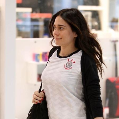 Alessandra Negrini circula orgulhosa com a camisa do Corinthians - Leotty Jr/Ag News