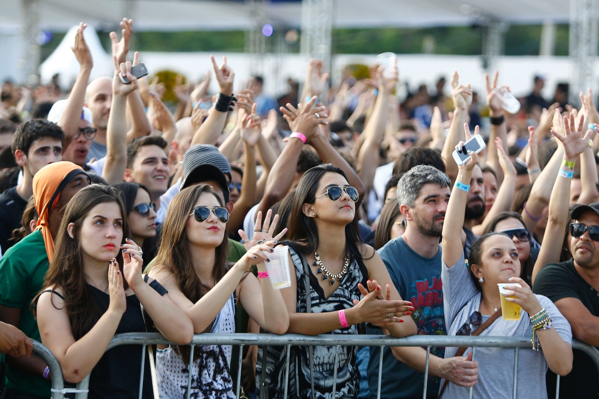 2.nov.2013 - Público assiste aos shows do festival Circuito Banco do Brasil no Mega Space, em Belo Horizonte - Marcus Desimoni/UOL