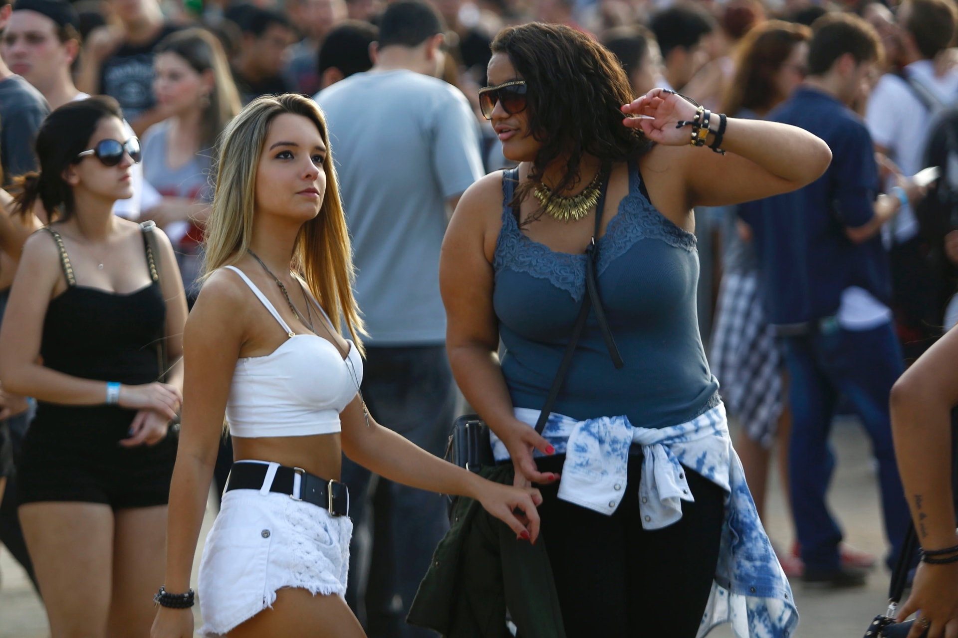 2.nov.2013 - Público chega ao Mega Space, em Belo Horizonte, para o festival Circuito Banco do Brasil - Marcus Desimoni/UOL