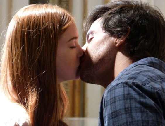 Em "Amor à Vida", Thales beija o espírito de Nicole