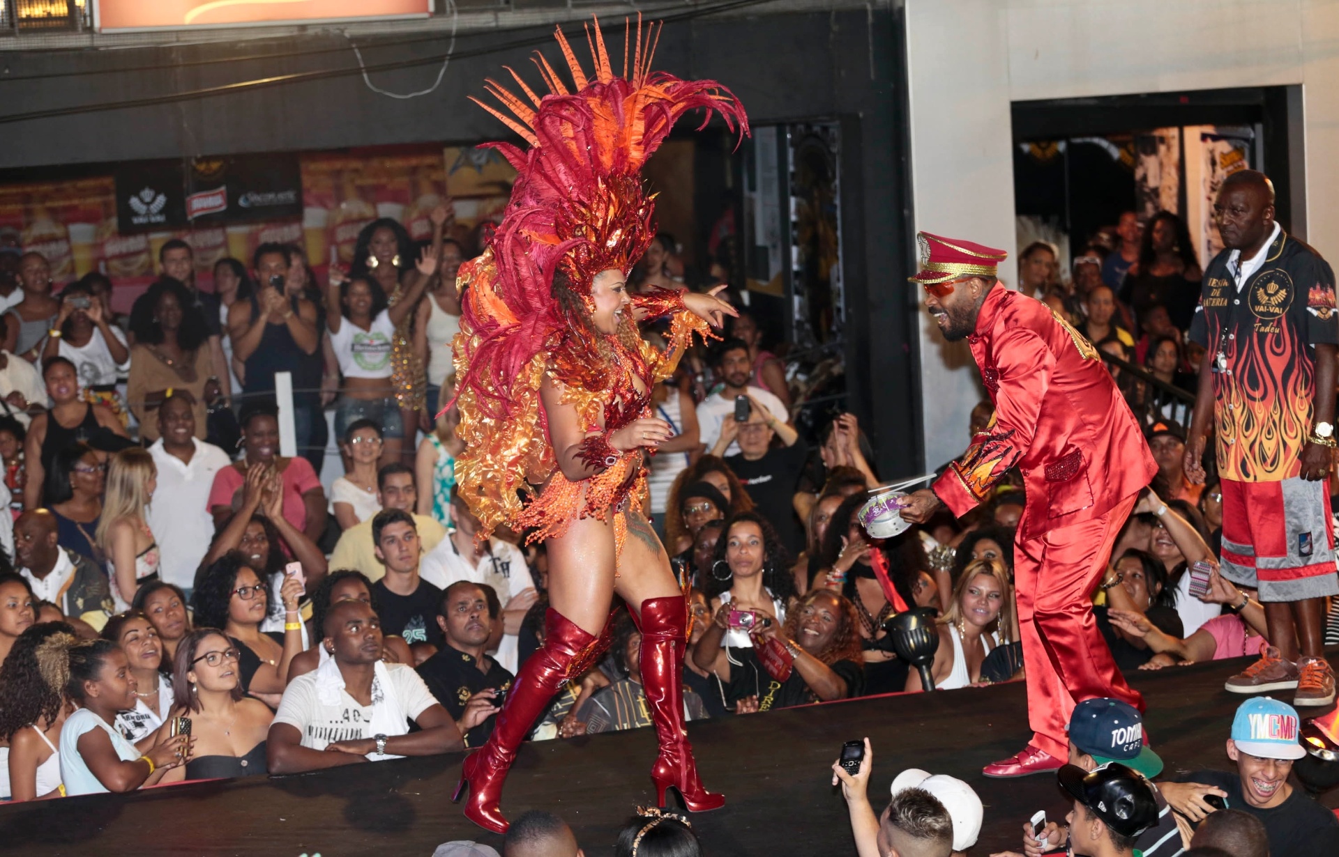 3.nov.2013 -  A escola de samba Vai Vai apresentou suas fantasias neste domingo. Na foto,  as alas especiais mostraram a fantasia de Maquinistas - Wanezza Soares /UOL