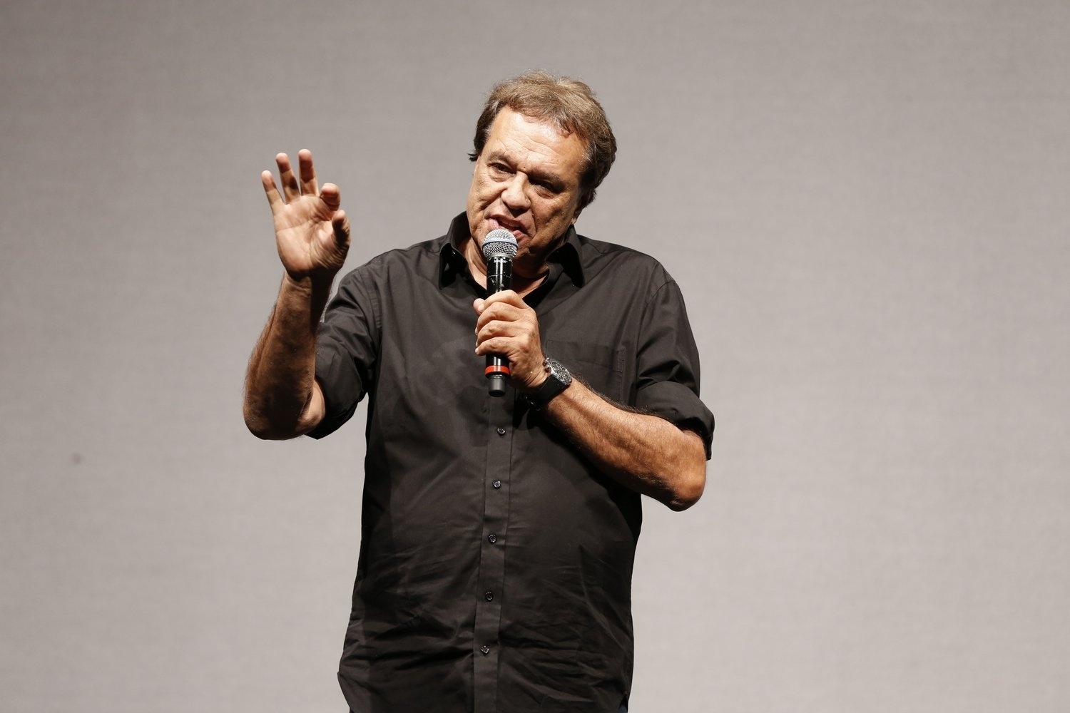 4.nov.2013 - O diretor Denis Carvalho, no ensaio aberto de "Elis, A Musical", no teatro Oi Casa Grande, no Rio de Janeiro - Felipe Panfili/AgNews
