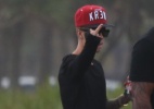 Justin Bieber mostra o dedo médio para os paparazzi - Marcello Sa Barreto e Andre Freitas / AgNews