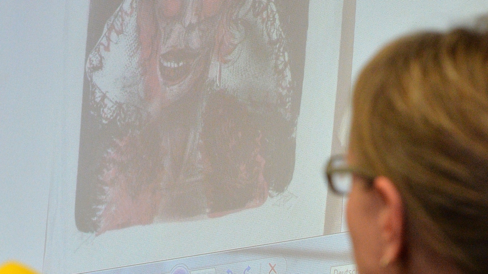 5.nov.2013- Historiadora Meike Hoffmann. Obras roubadas por nazistas - Reuters