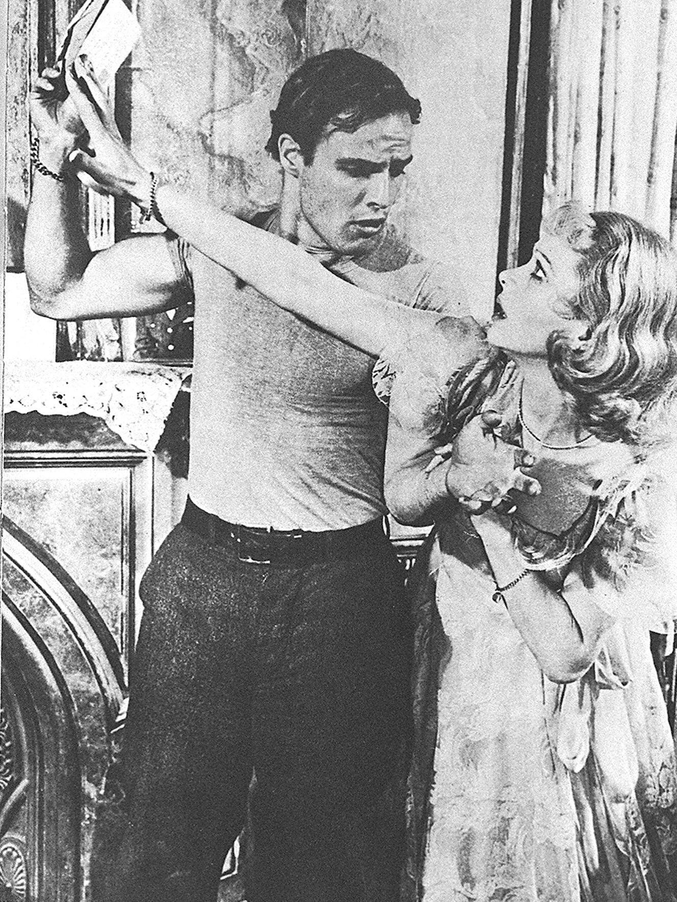 Cena do filme "Uma Rua Chamada Pecado", com Marlon Brando e Vivien Leigh (1951) - Reprodução