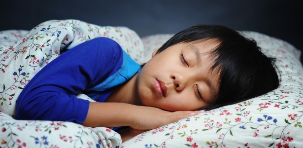 Estudo afirma que um período maior de sono pode ajudar a controlar o peso das crianças - Hung Chung Chih/Shutterstock