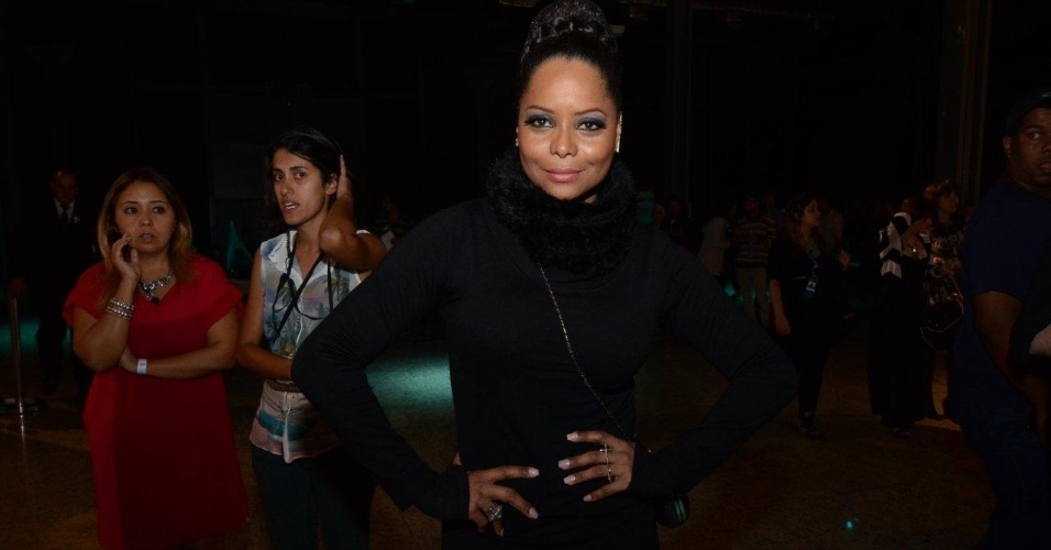 06.nov.2013 - Adriana Bombom vai ao primeiro dia de Fashion Rio