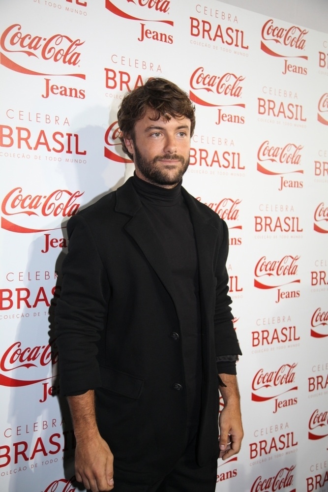 07.nov.2013 - Kayky Brito posa para os fotógrafos no Fashion Rio