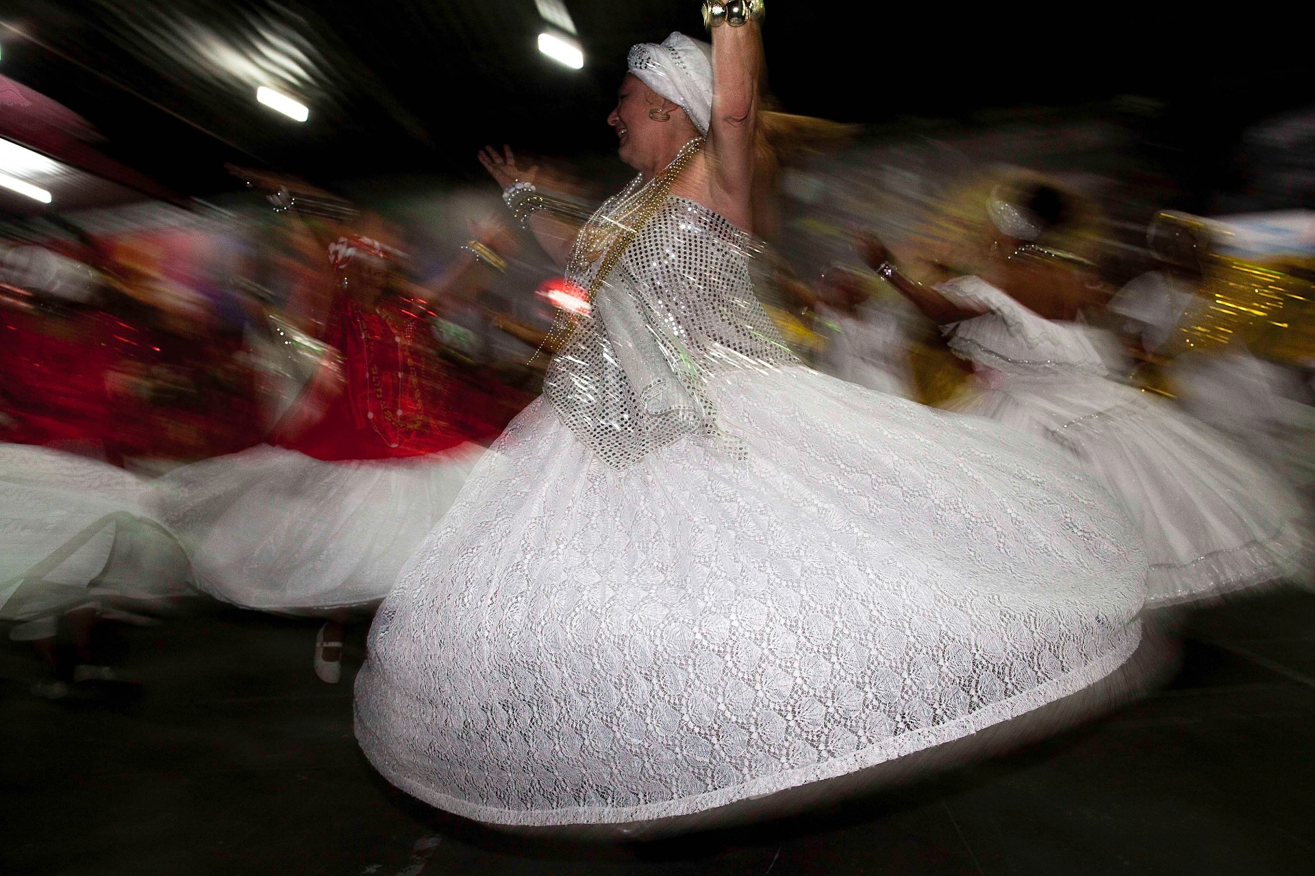 6.nov.2013 - Ala das baianas ensaiam para o Carnaval 2014 para escola de samba Mocidade Alegre de São Paulo - Alessandro Shinoda/UOL