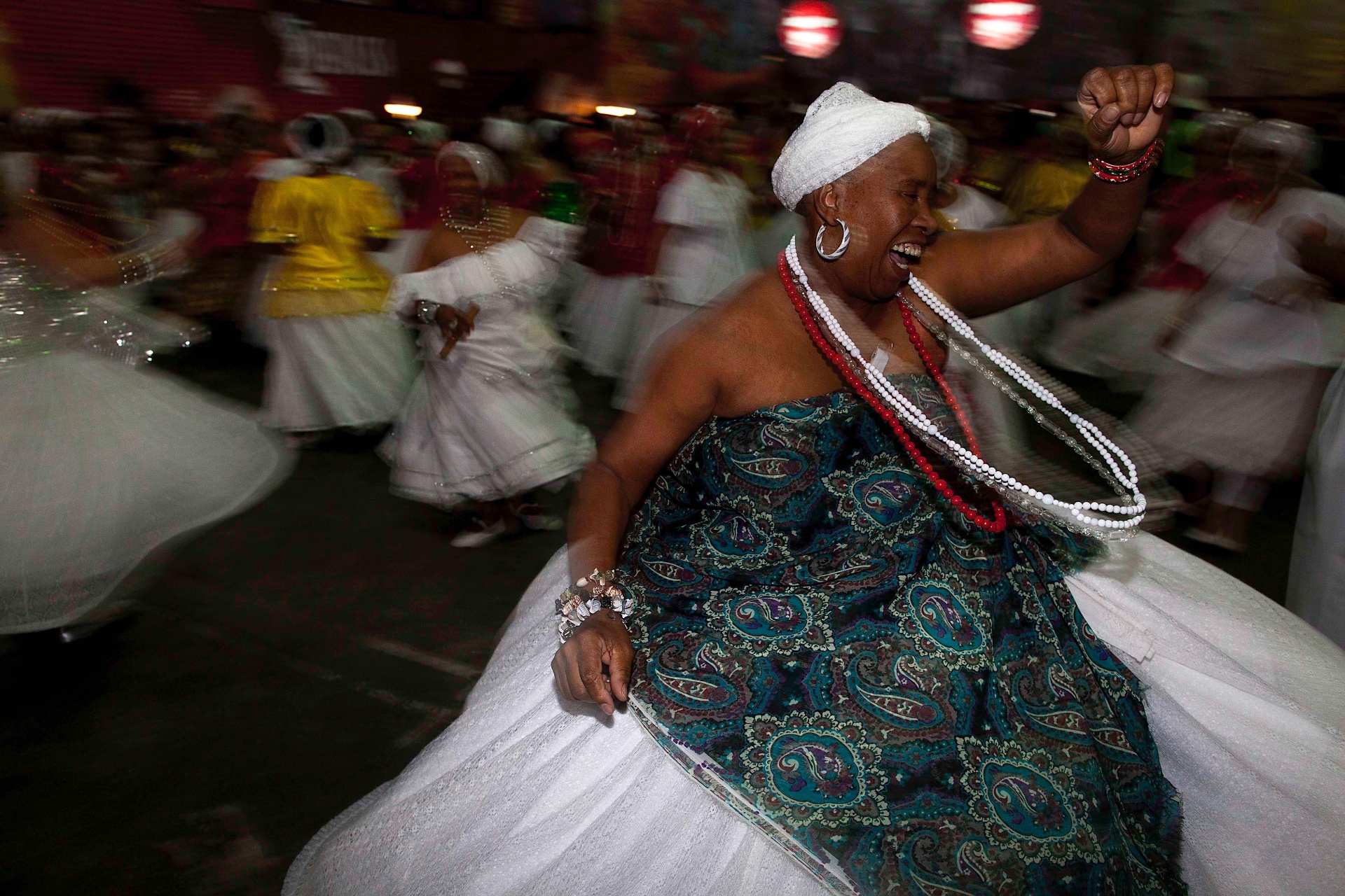 6.nov.2013 - Ala das baianas ensaiam para o Carnaval 2014 para escola de samba Mocidade Alegre de São Paulo - Alessandro Shinoda/UOL