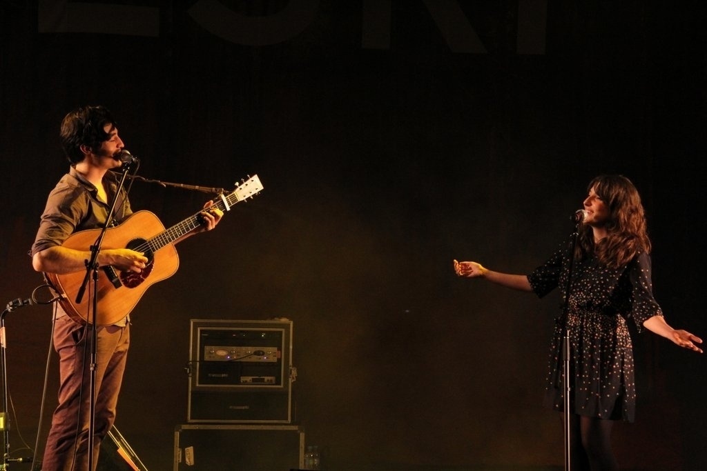 6.nov.2013 - Tiago Iorc faz show no Oi Casa Grande, no Rio de Janeiro, com participação de Clarice Falcão e Maria Gadú - Leo Franco / Agnews