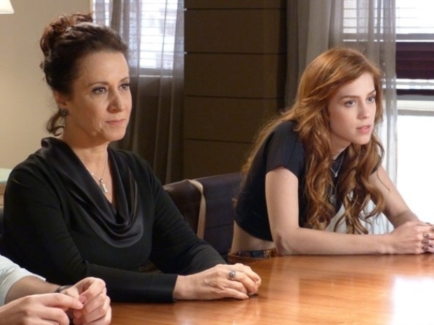 Em "Amor à Vida", Leila fica furiosa ao descobrir que Natasha vai se mudar para mansão
