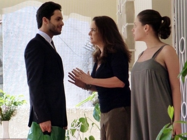 Em "Amor à Vida", Neide proíbe Rafael de visitar Linda