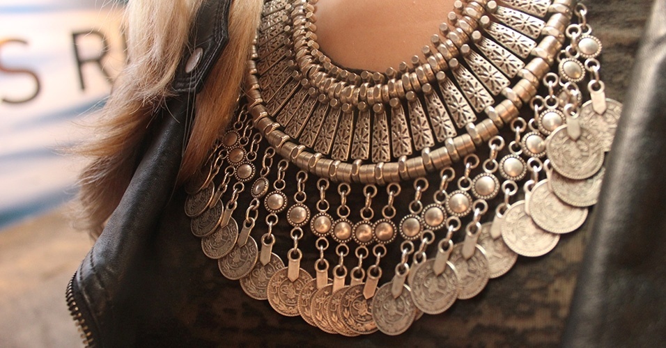 7 nov. 2013 - Detalhe para o colar Sacada, de Simone - Vanessa Holanda/UOL