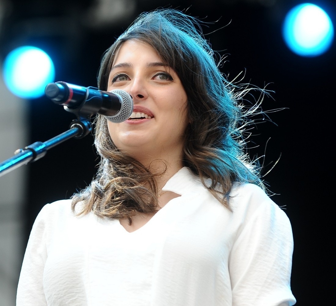 9.11.2013 - Clarice Falcão levou o marido, Gregório Duvivier, ao palco do Festival Planeta Terra - Francisco Cepeda e Leonardo Franco/AgNews